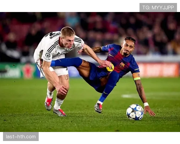 拉菲尼亚速度与突破再现，边路进攻成巴萨制胜关键